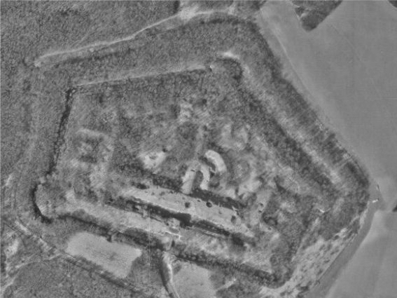 Le fort de Brimont vu d'avion en 1957
Image Géoportail