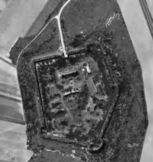 Le fort de Montbr&eacute; en 1949
image G&eacute;oportail